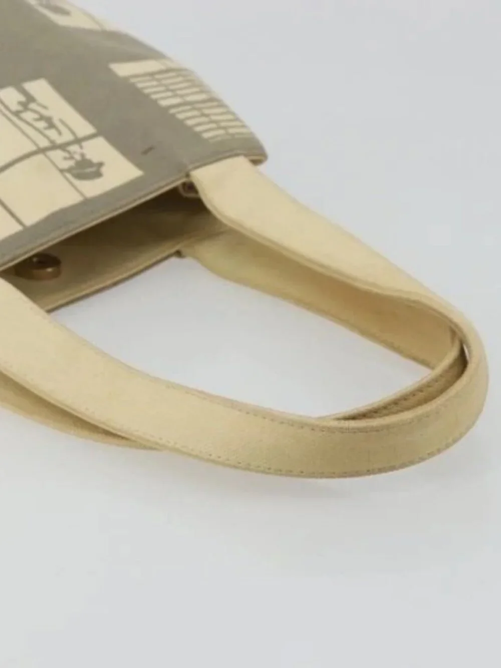 CHANEL brand	chanel color	beige